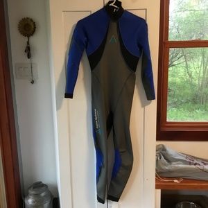 Wet suit